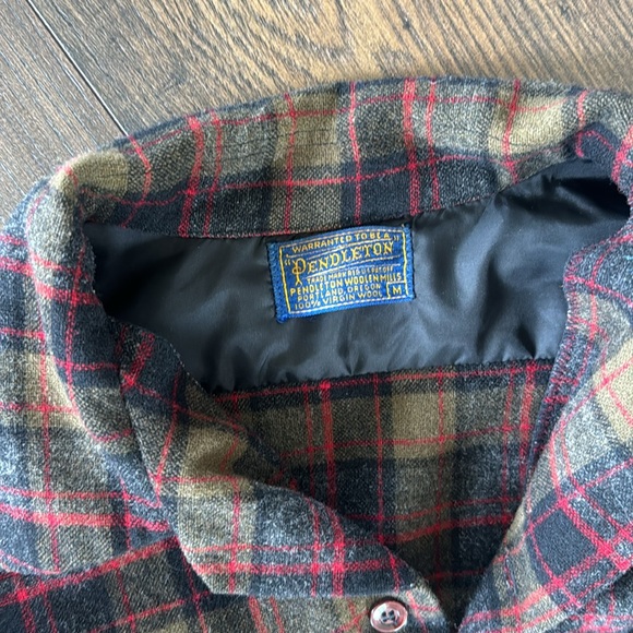 Pendleton Woolen Mills 100% virgin wool size medium men’s button up shirt - Picture 2 of 4